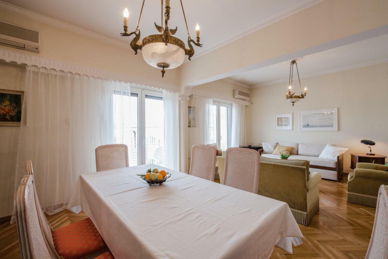 Retro Apartment At Trendy Exarcheia Atenas Exterior foto